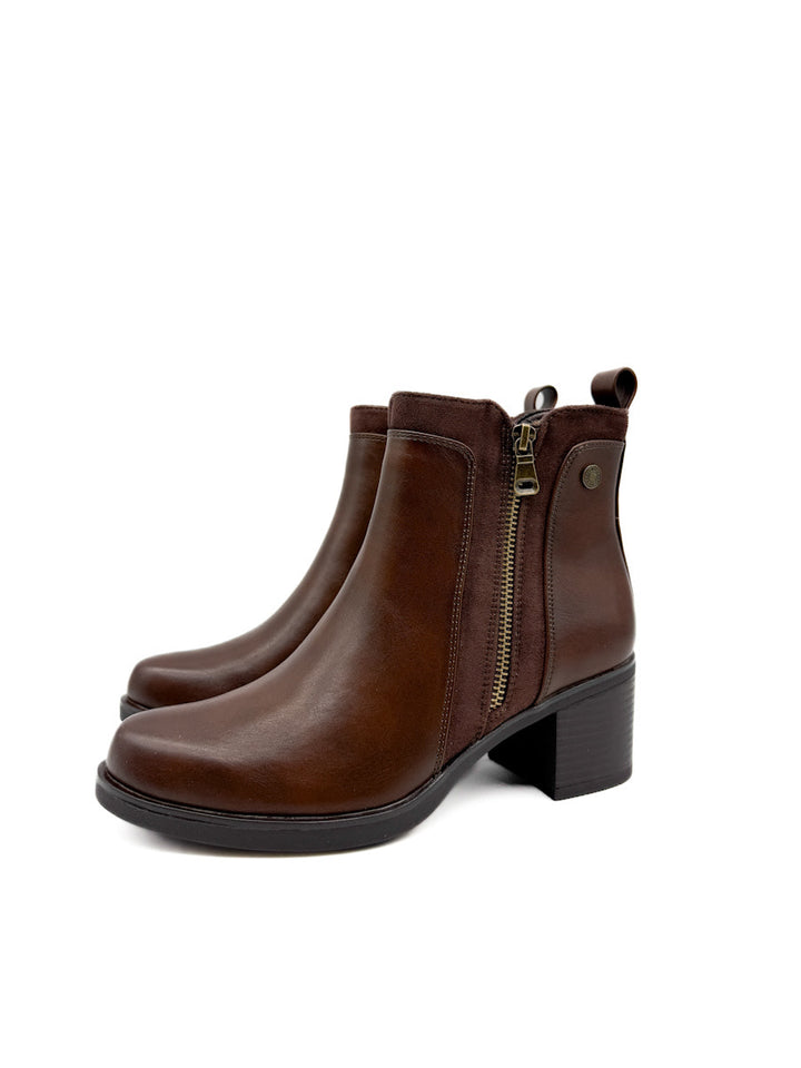 Botines de Tacones Medios: Elegancia y Comodidad en Cuero Sintético