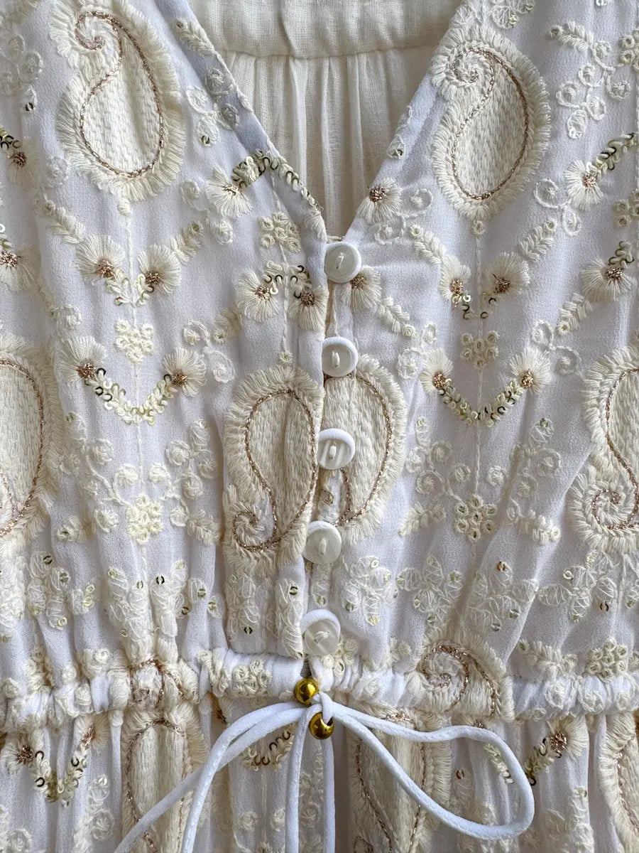 Vestido Largo Bohemio Bordado con Cordón Ajustable