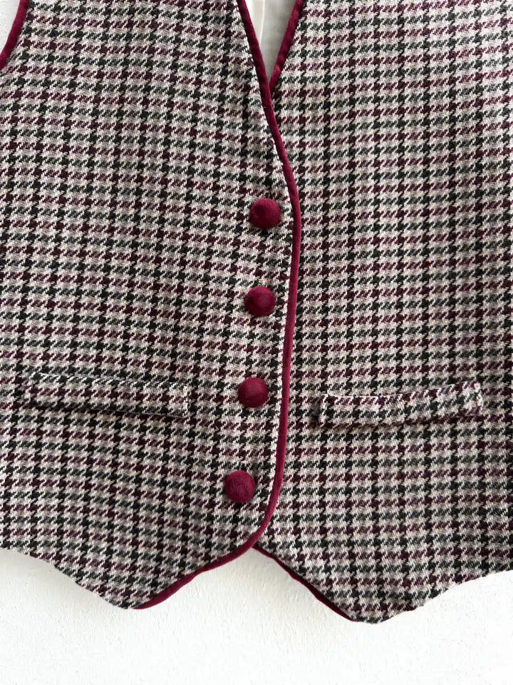 Chaleco Clásico de Pata de Gallo con Botonería Burdeos