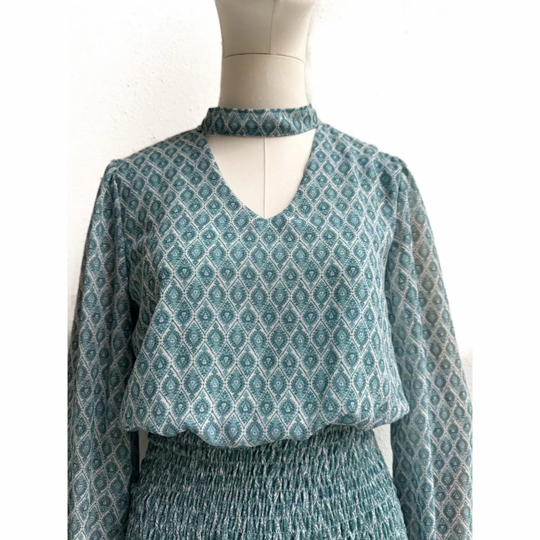 Vestido Dos Piezas con Estampado y Detalles Fruncidos