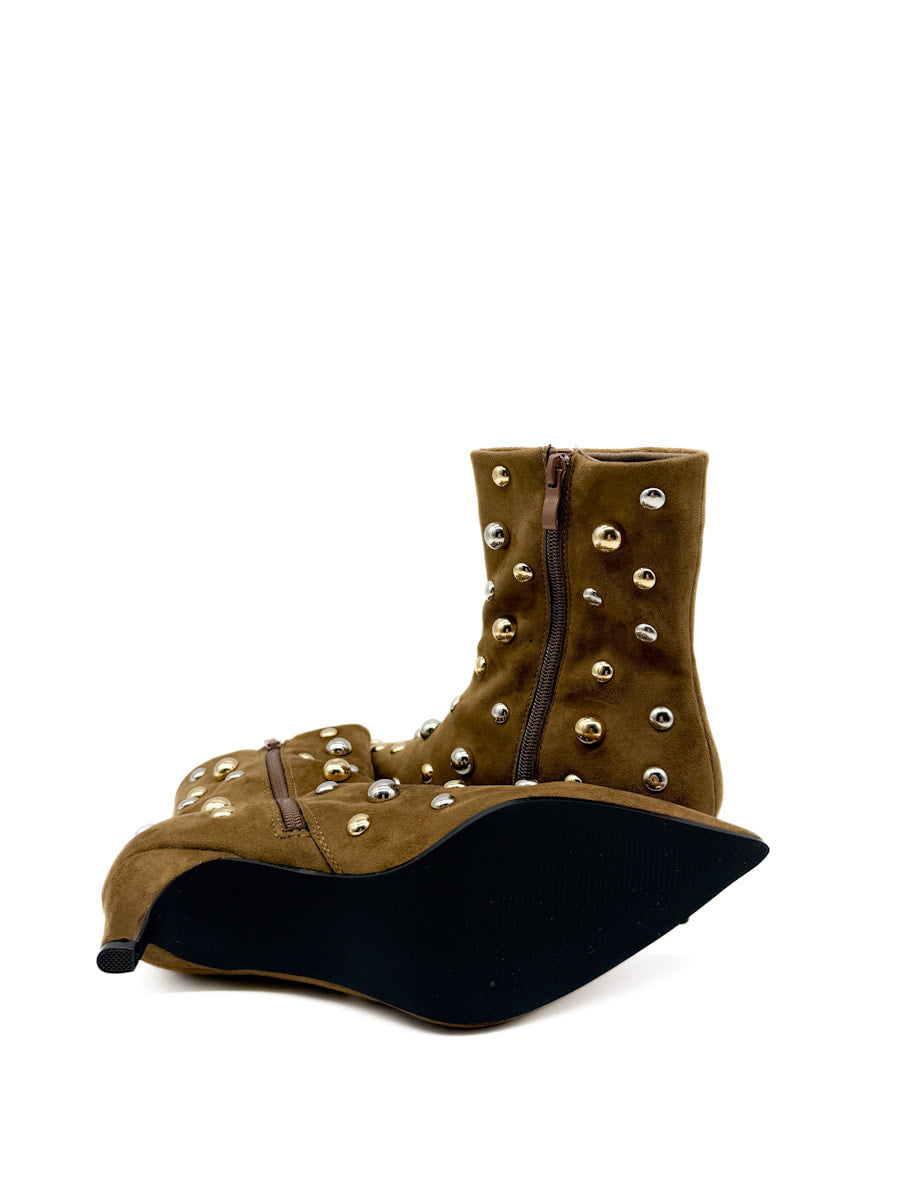 Botines Tacón Bajo Tachuelas Metálicas Corina M5636