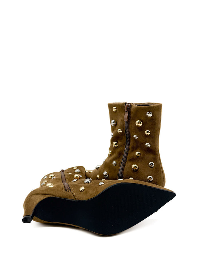 Botines Tacón Bajo Tachuelas Metálicas Corina M5636