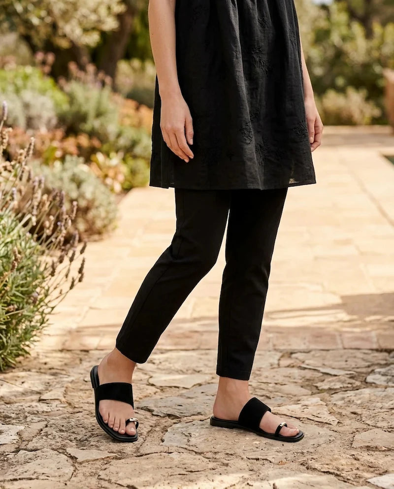 Sandalias Planas con Anillo Metálico y Pala Ancha
