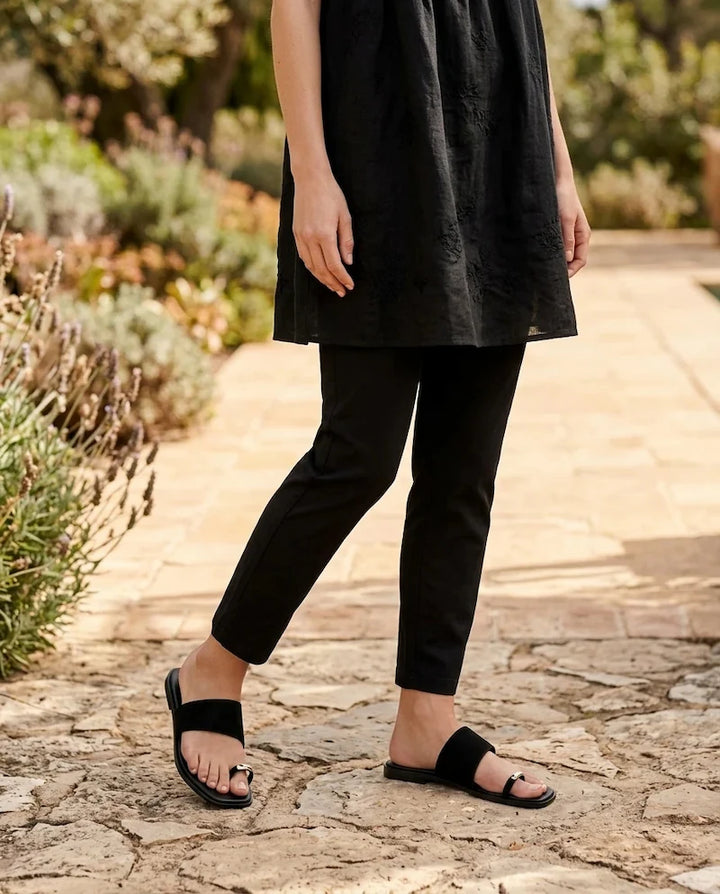 Sandalias Planas con Anillo Metálico y Pala Ancha