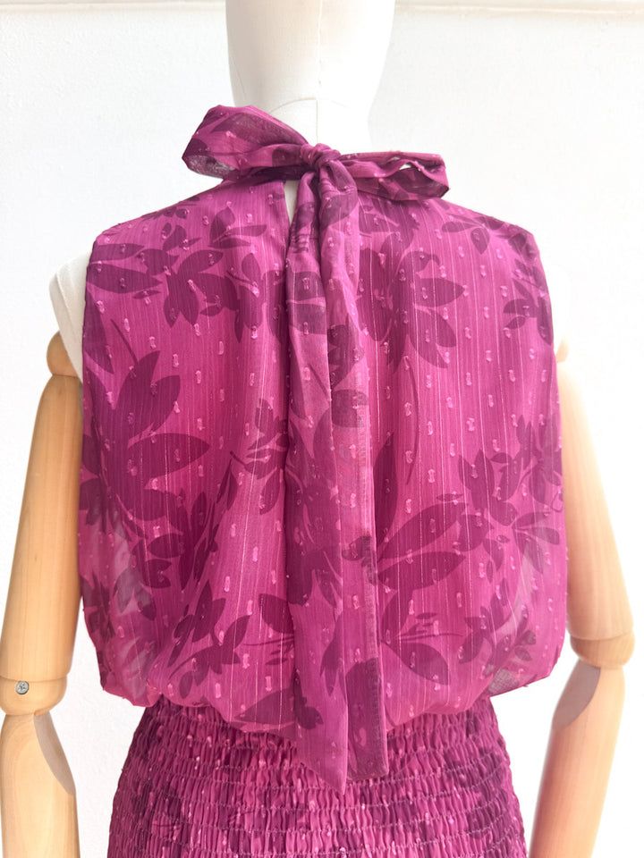 Vestido Corto Estampado con Cuello Alto y Nido de Abeja