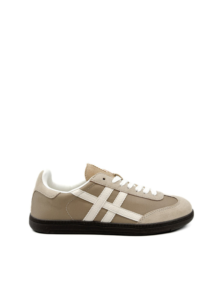 Zapatillas Deportivas de Antlina Bandas Blancas. Corina M5520