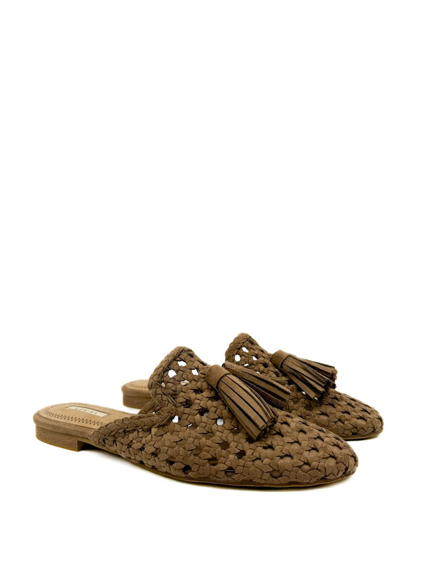 Sandalia Mule Trenzados de Antelina con Borlas Decorativas Corina