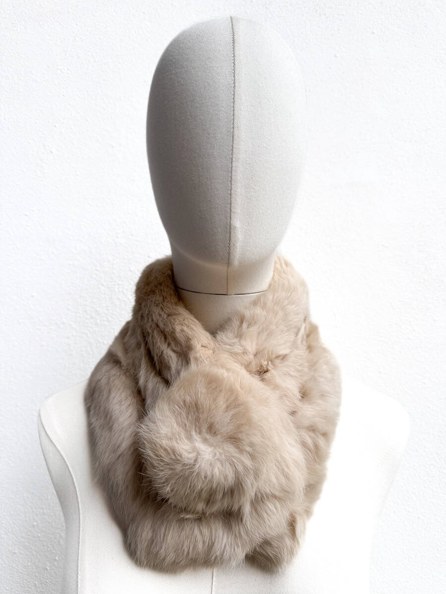 Cuello de Pelo Natural – Suavidad, Calidez y Elegancia