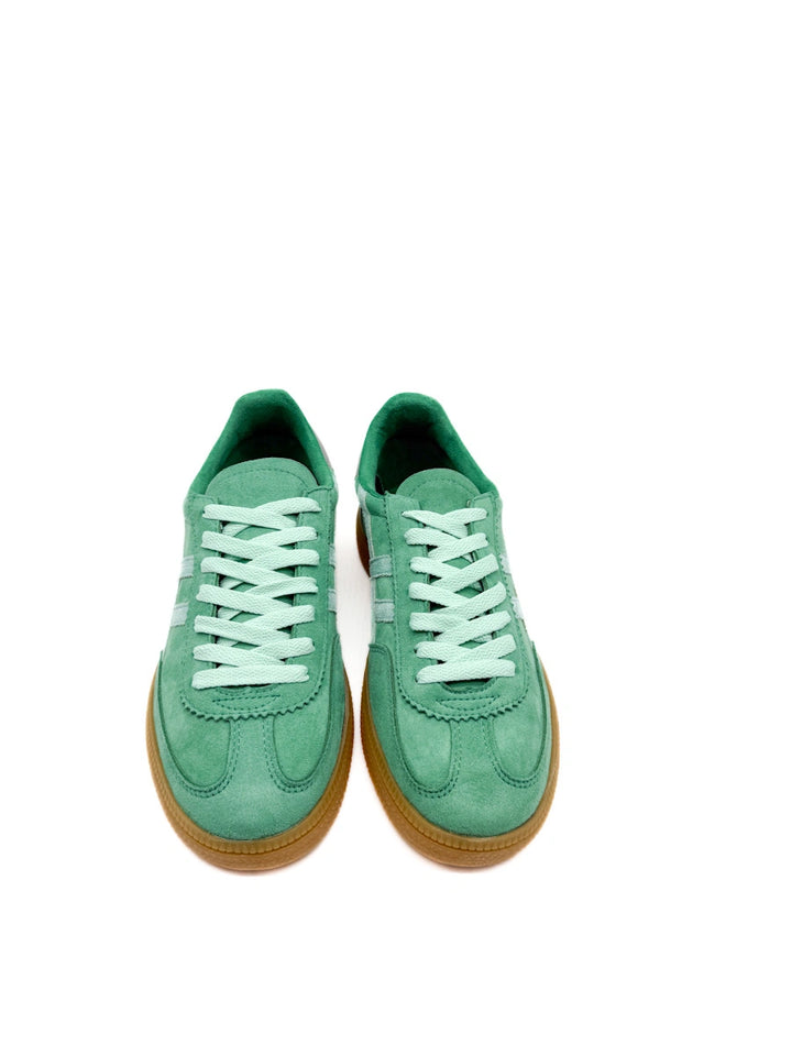 Zapatillas Corina Estilo Terrace con Detalles de Contraste y Suela Texturizada.