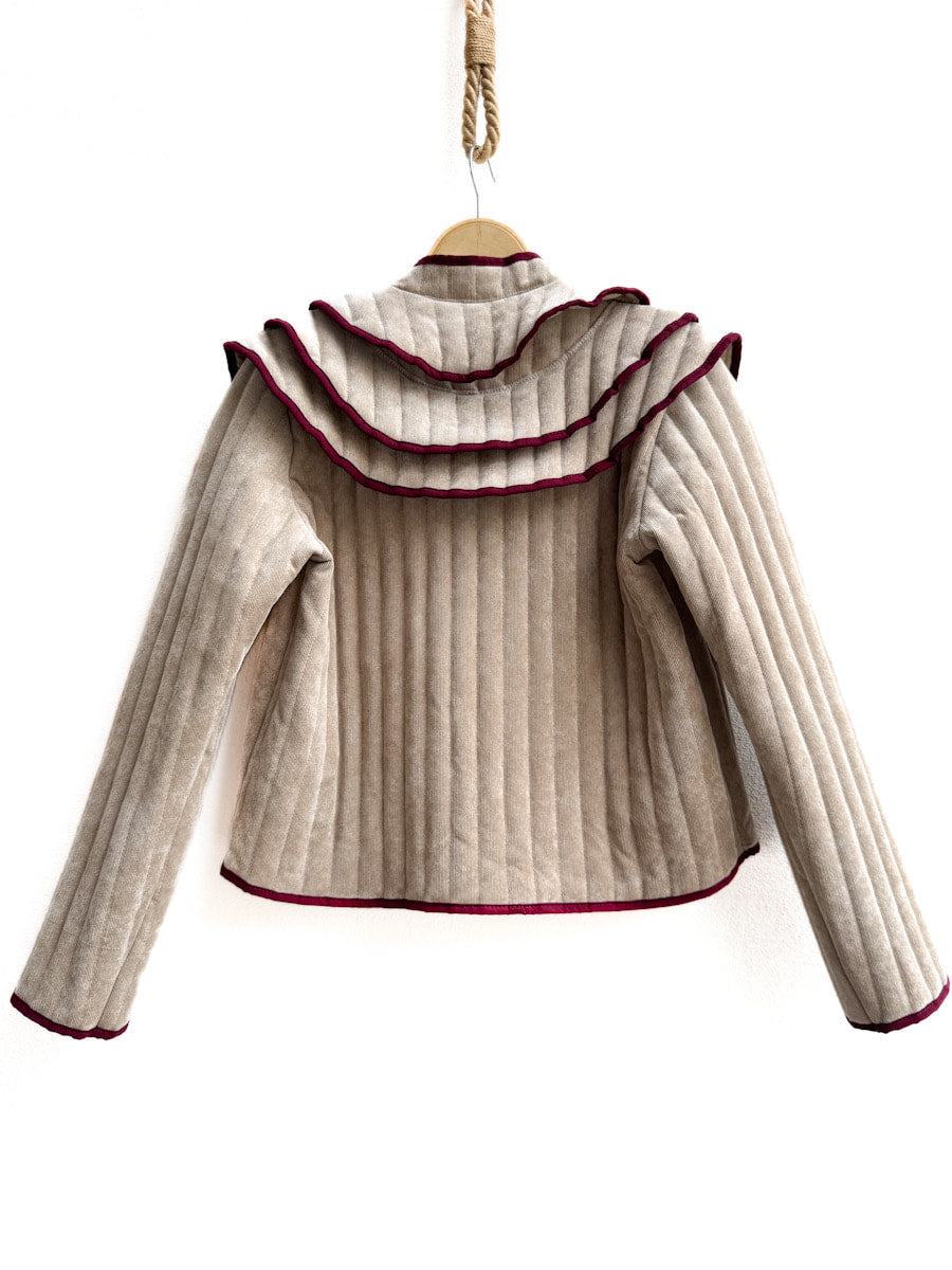 Chaqueta Acolchada con Diseño Escalonado en el Hombro