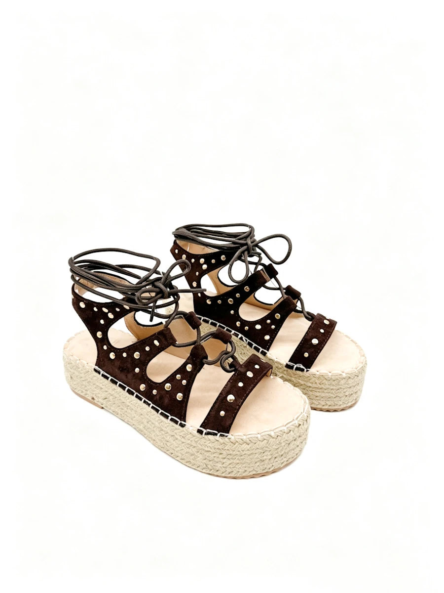 Sandalias Romanas de Plataforma con Tachuelas y Cierre de Cordones