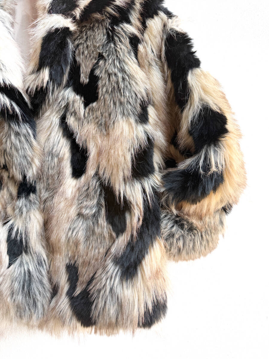 Chaqueta de Piel Sintética con Estampado Leopardo — Elegancia Salvaje y Estilo Atrevido
