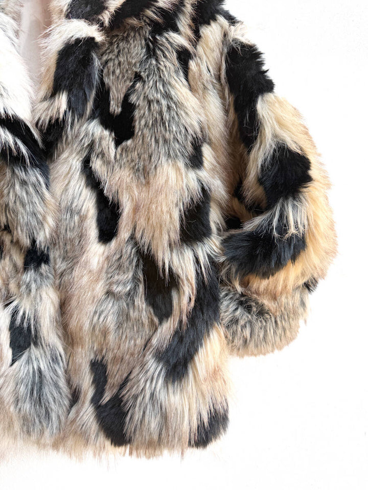 Chaqueta de Piel Sintética con Estampado Leopardo — Elegancia Salvaje y Estilo Atrevido