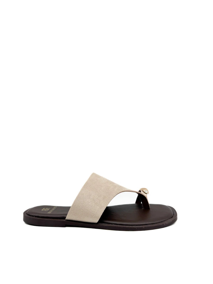 Sandalias Tipo Pala de Dedo con Detalle Metálico Dorado Mujer