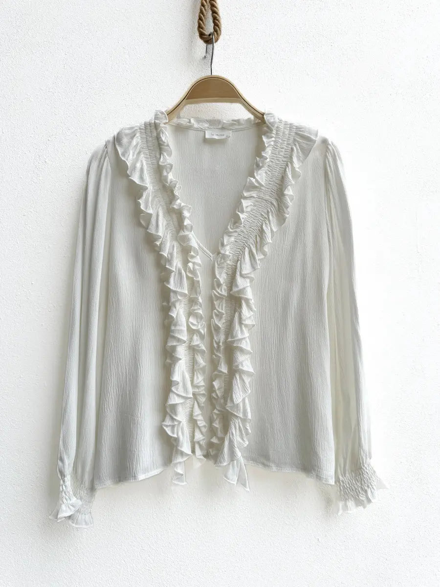 Blusa Blanca con Volantes y Escote Romántico
