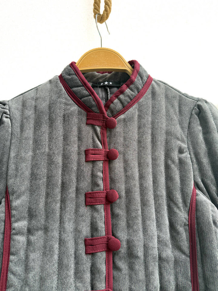 Chaqueta acolchada con detalles en contraste