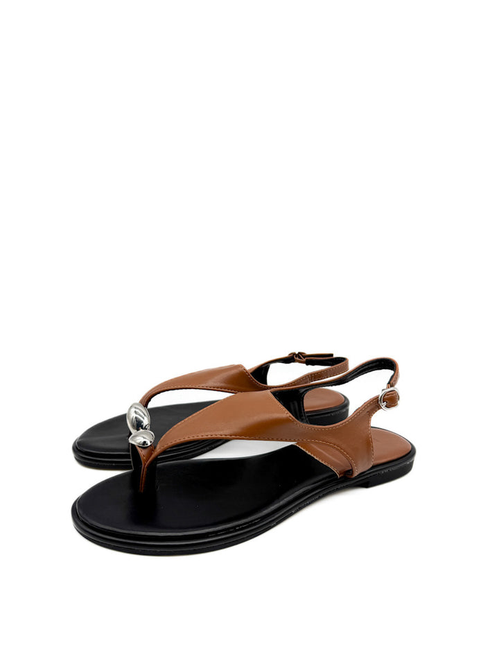 Sandalias Elegantes con Detalle Metálico y Correa Ajustable