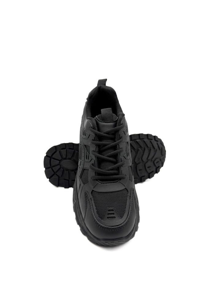 Zapatillas Blanco y Negro: Estilo Urbano con Suela Gruesa