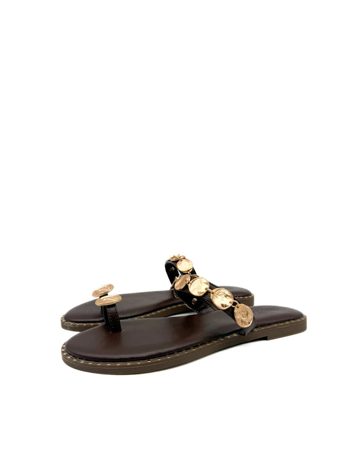 Sandalias Planas con Adorno de Monedas Doradas y Anillo al Dedo