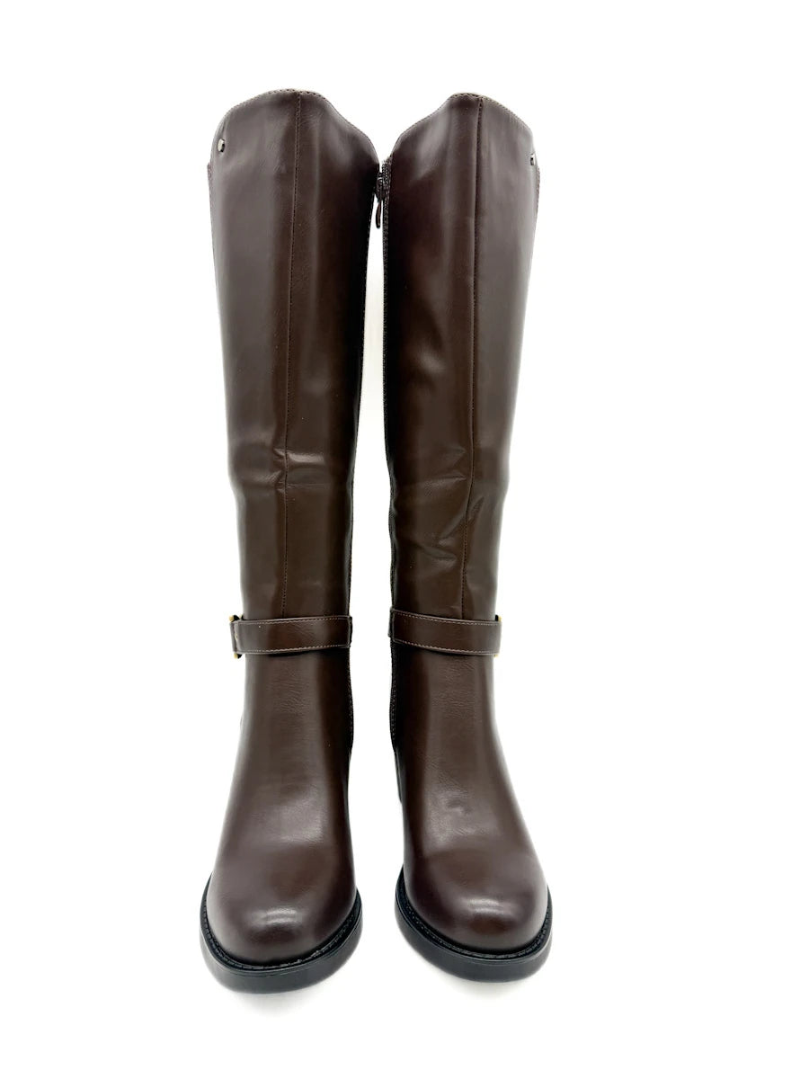 Botas Altas de Caña Ancha con Tacón Ancho y Adorno Metálico