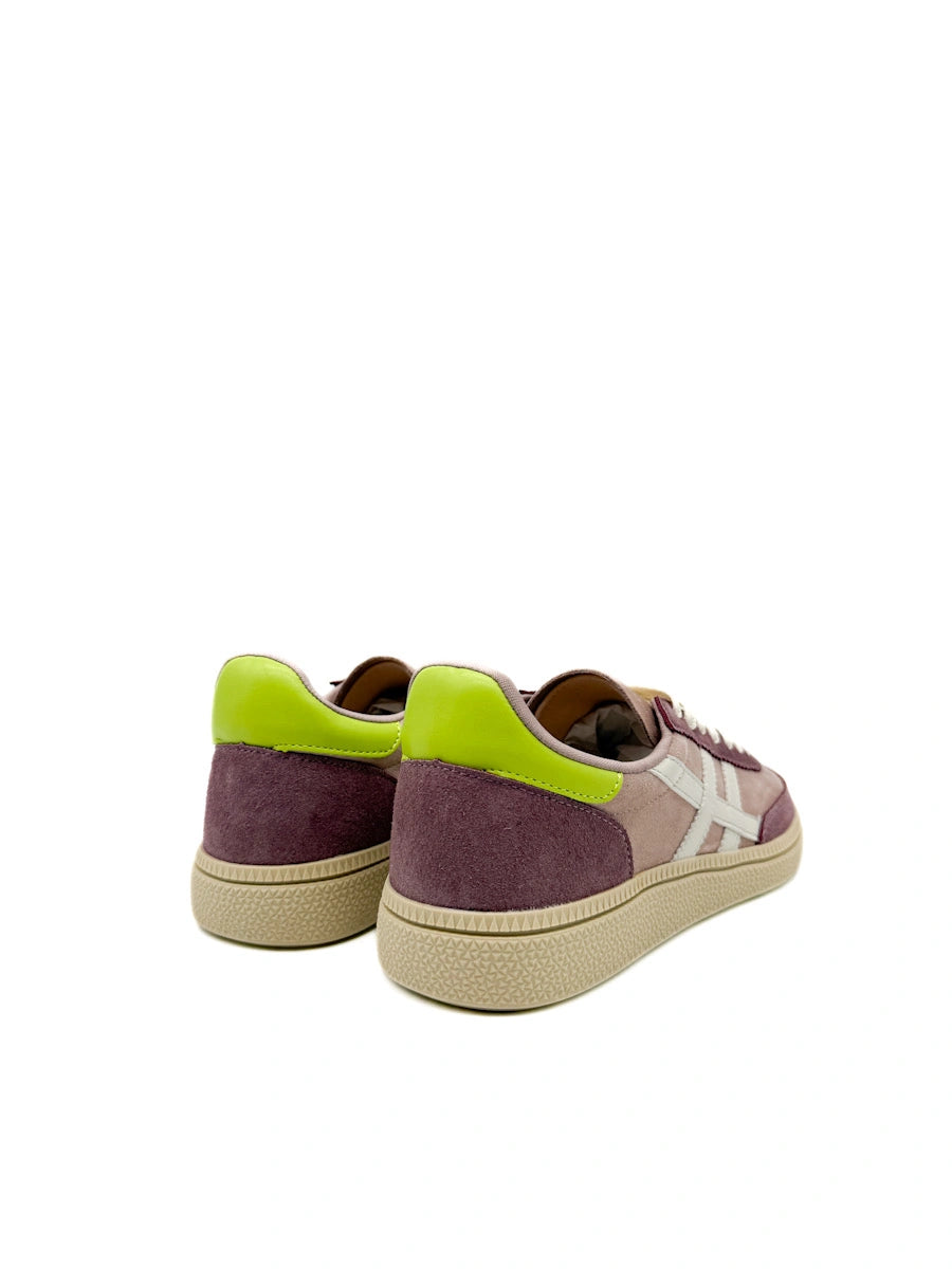 Zapatillas Corina Estilo Terrace con Detalles de Contraste y Suela Texturizada.