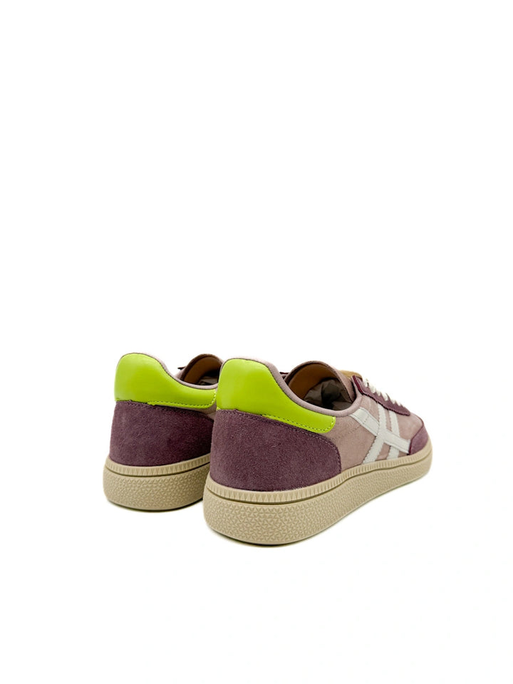 Zapatillas Corina Estilo Terrace con Detalles de Contraste y Suela Texturizada.