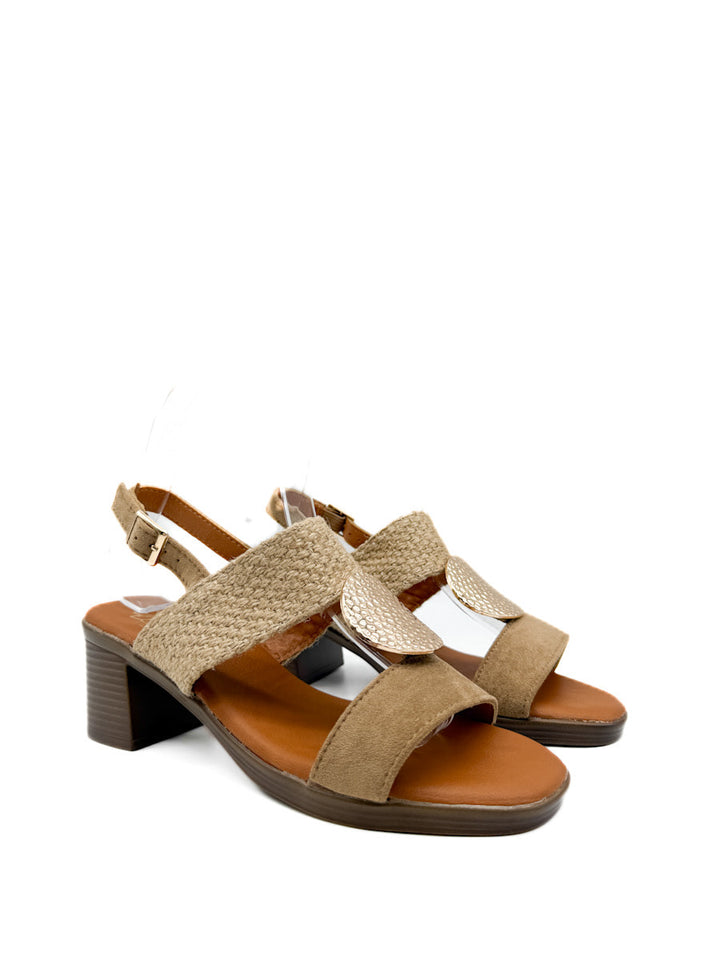 Sandalias de Tacón con Texturas y Detalle Metálico