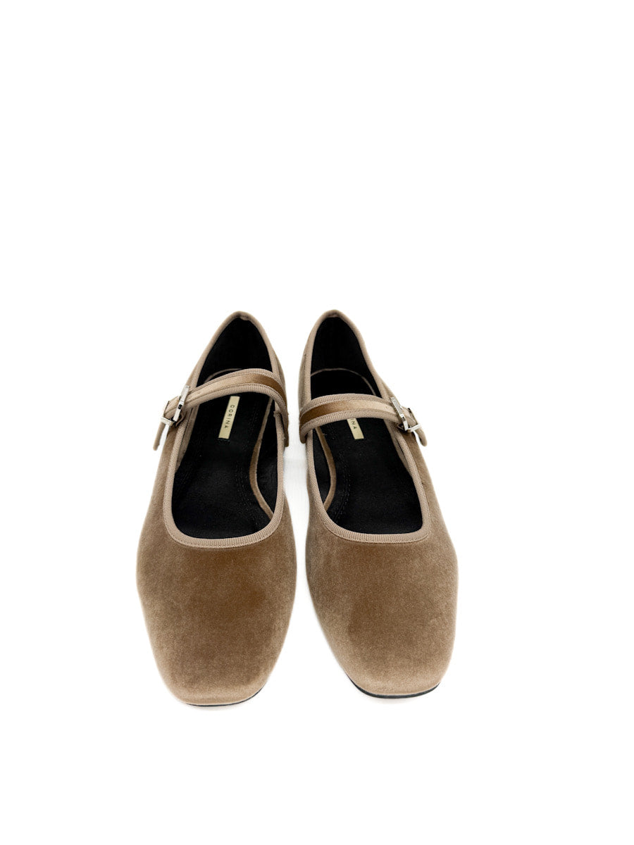 Elegantes Merceditas de Terciopelo  con Hebilla Corina M5630