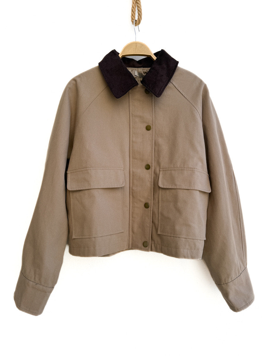 Chaqueta Corta con Cuello de Pana – Estilo Casual y Atemporal Beige única