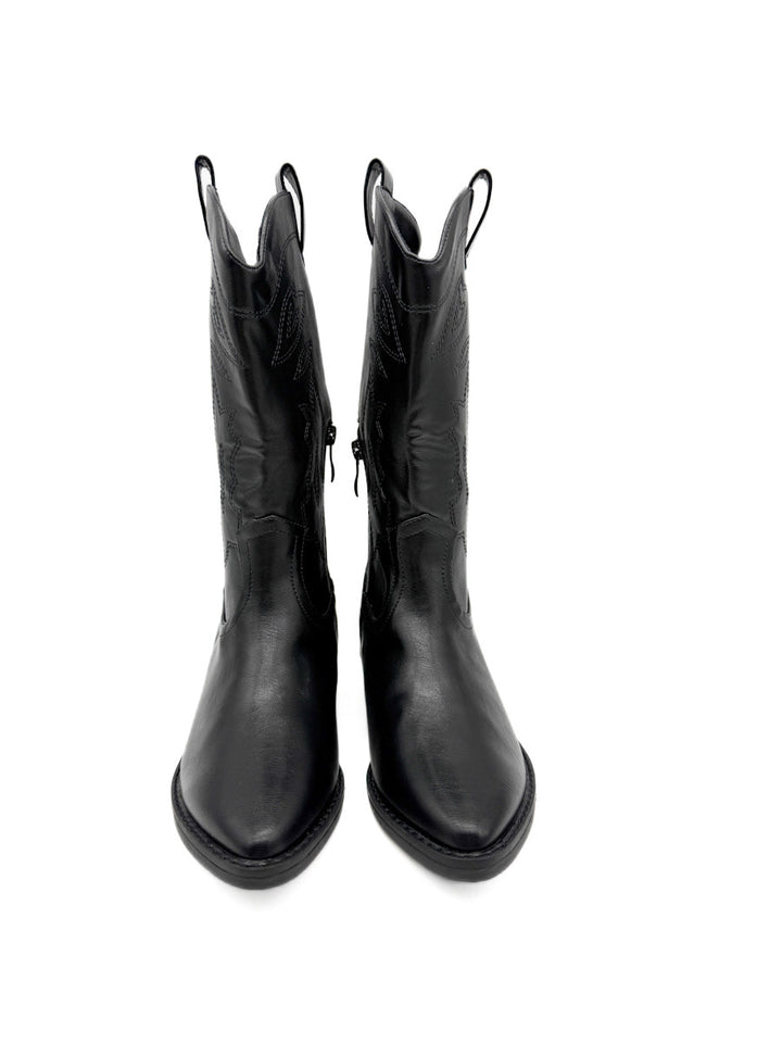 Bota cowboy negro de caña bordado.