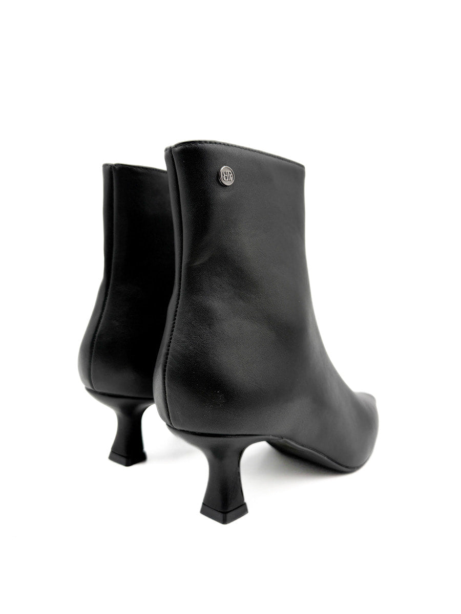 Botines Elegantes con Tacón Curvo y Cremallera Lateral