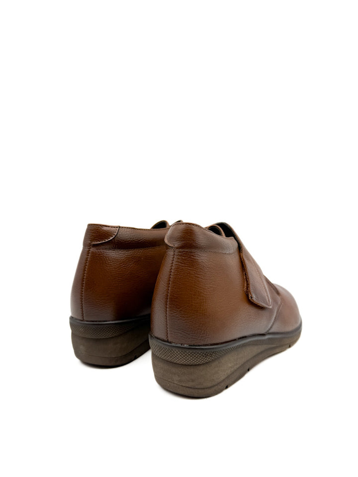 Botines de Cuña Baja con Cierre de Velcro.
