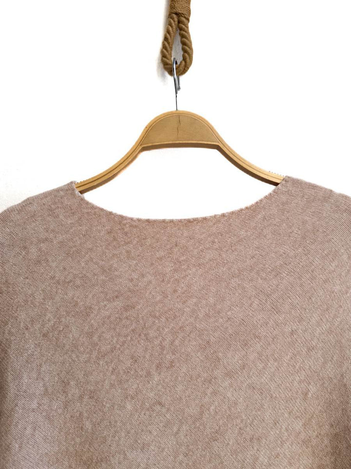 Poncho de Punto Asimétrico en Dos Colores: Beige y Marrón