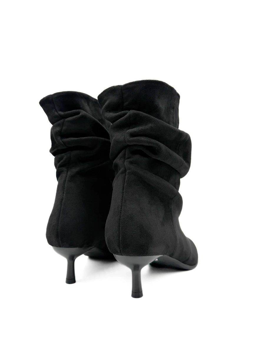 Botines de Antelina con Tacón Chupete y Caña Arrugada