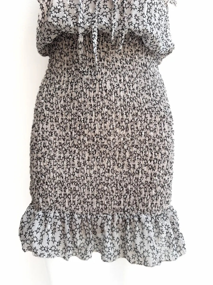 Vestido Corto Estampado con Nido de Abeja y Volantes