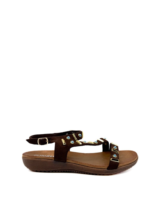 Sandalias marrones con pedrería azul y dorada