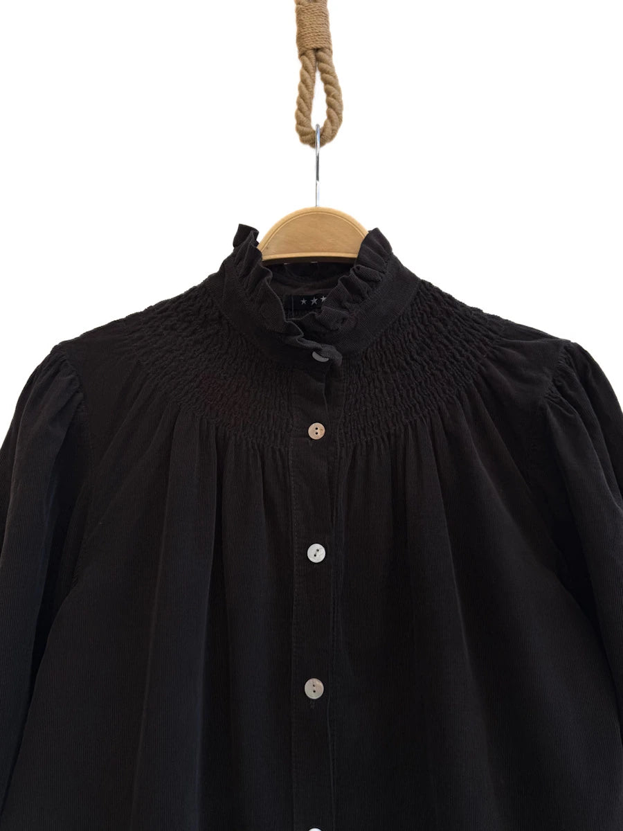 Blusa de Pana con Cuello Volante y Detalle Plisado