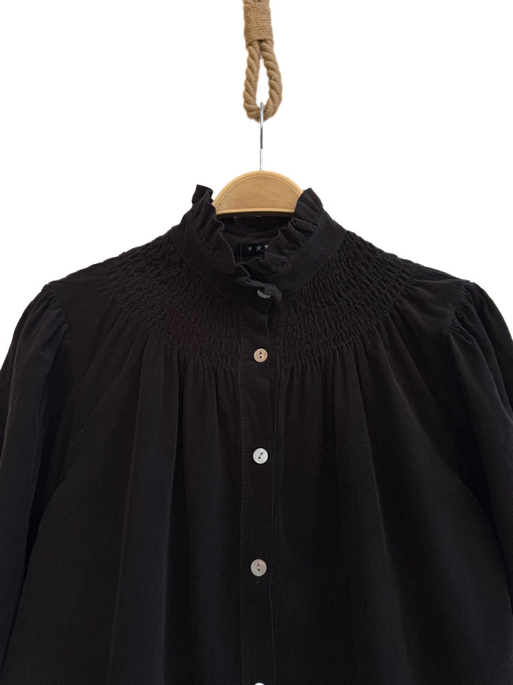 Blusa de Pana con Cuello Volante y Detalle Plisado