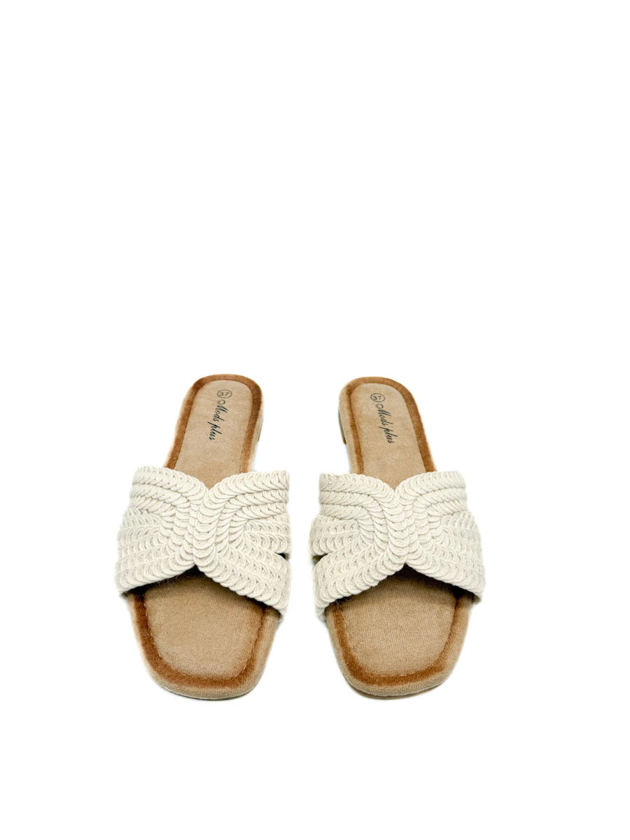 Sandalia Plana con Pala de Crochet en Ondas - Crema