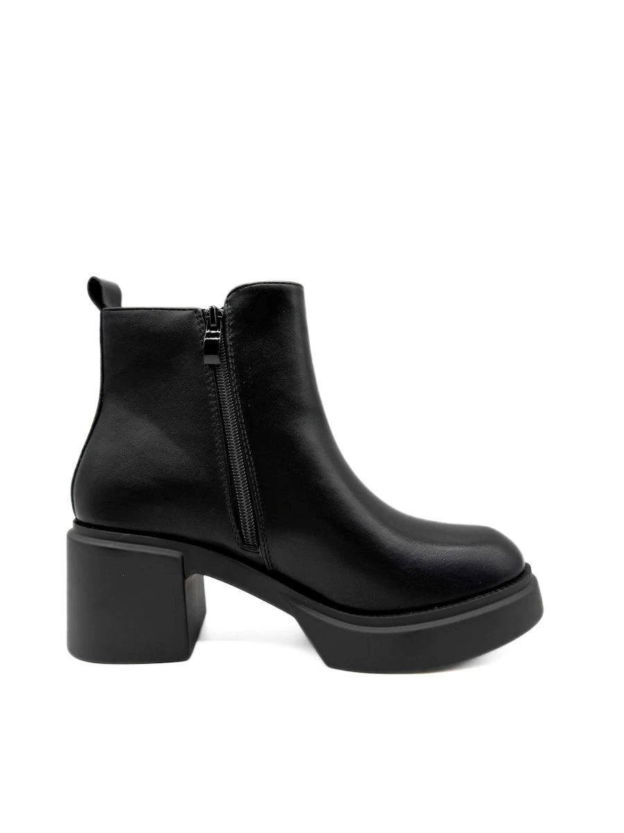 Botines Negro con Tacón Ancho, Plataforma y Tachuela