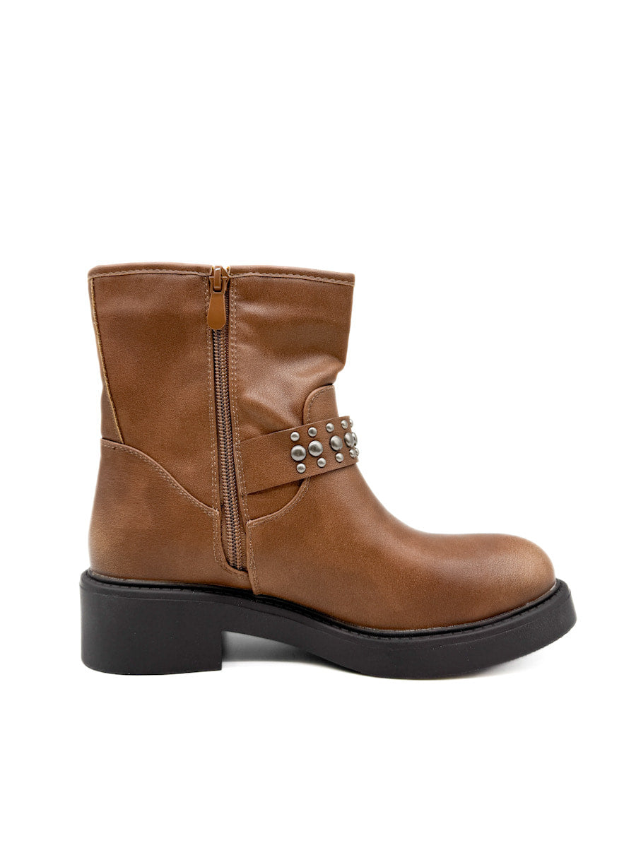 Botines Biker con Tachuelas y Hebillas Metálicas en Suela de Plataforma.