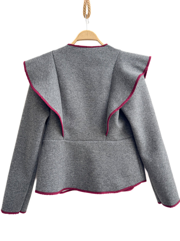Chaqueta de paño con volante frontal y ribete en contraste