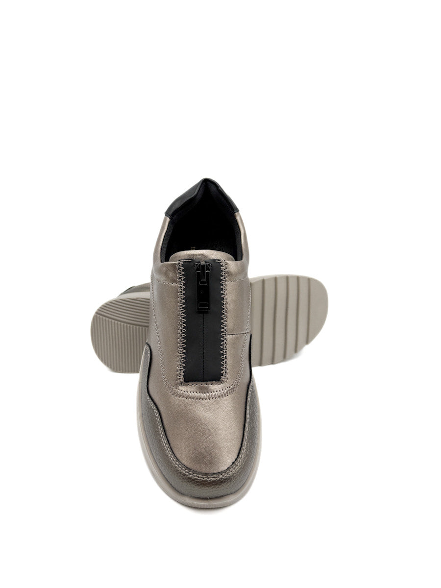 Zapatilla de Plataforma en Tono Metálico con Cremallera Frontal