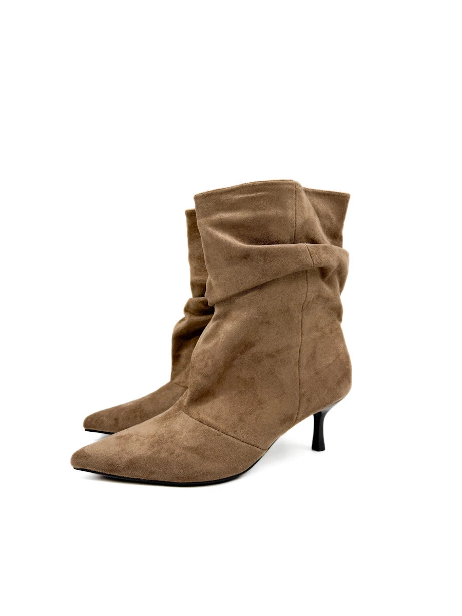 Botines Arrugados de Antelina para Mujer con Tacón Fino y Puntera Afilada