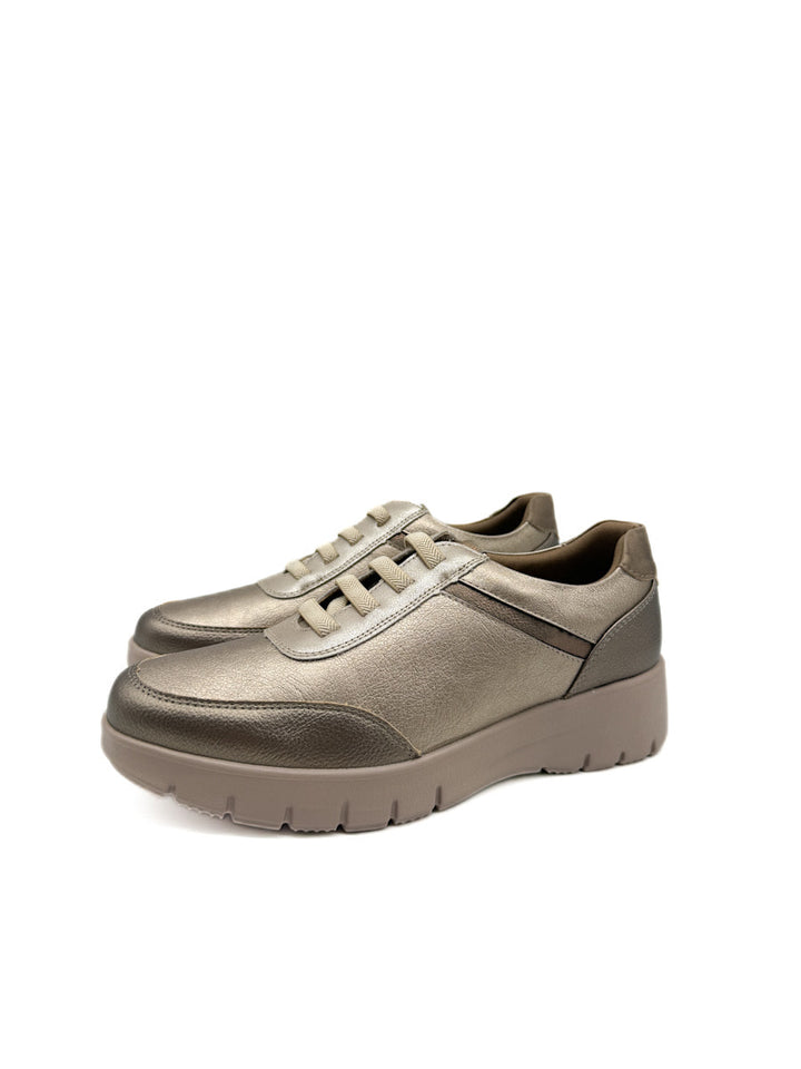 Zapatilla Deportiva con Suela Extra Ligera y Diseño Metálico Sofisticado