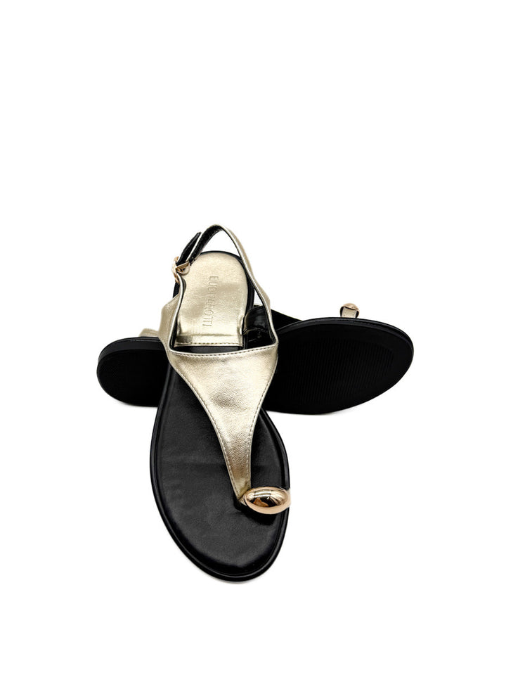 Sandalias Elegantes con Detalle Metálico y Correa Ajustable