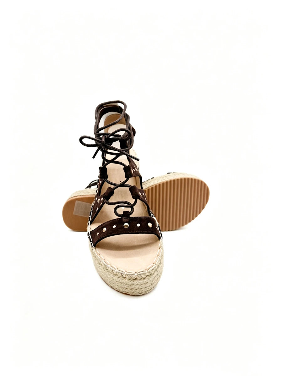 Sandalias Romanas de Plataforma con Tachuelas y Cierre de Cordones
