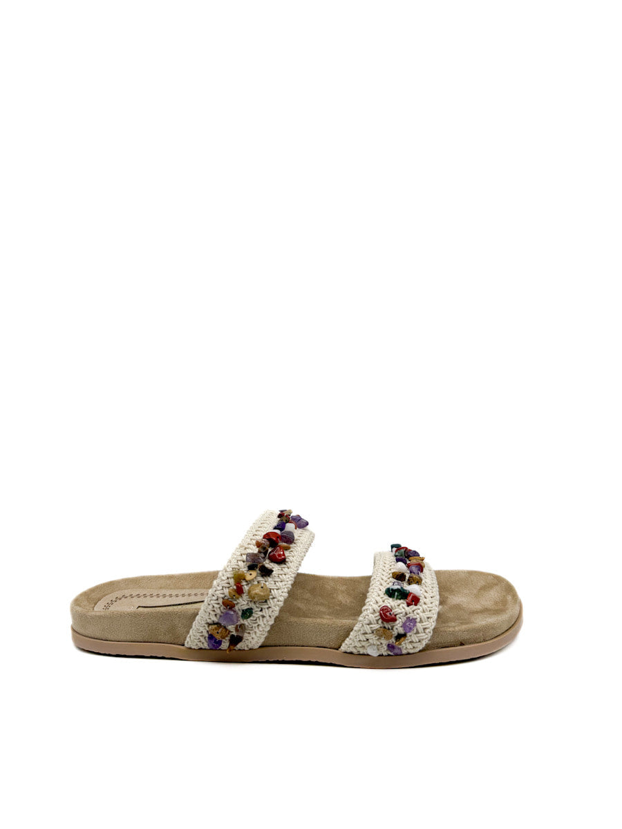 Sandalia plana con detalles de piedras preciosas Beige