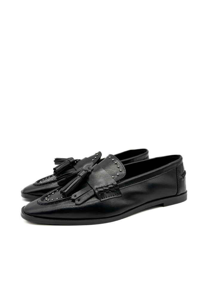Mocasines de Borlas y Tachuelas Corina M5680