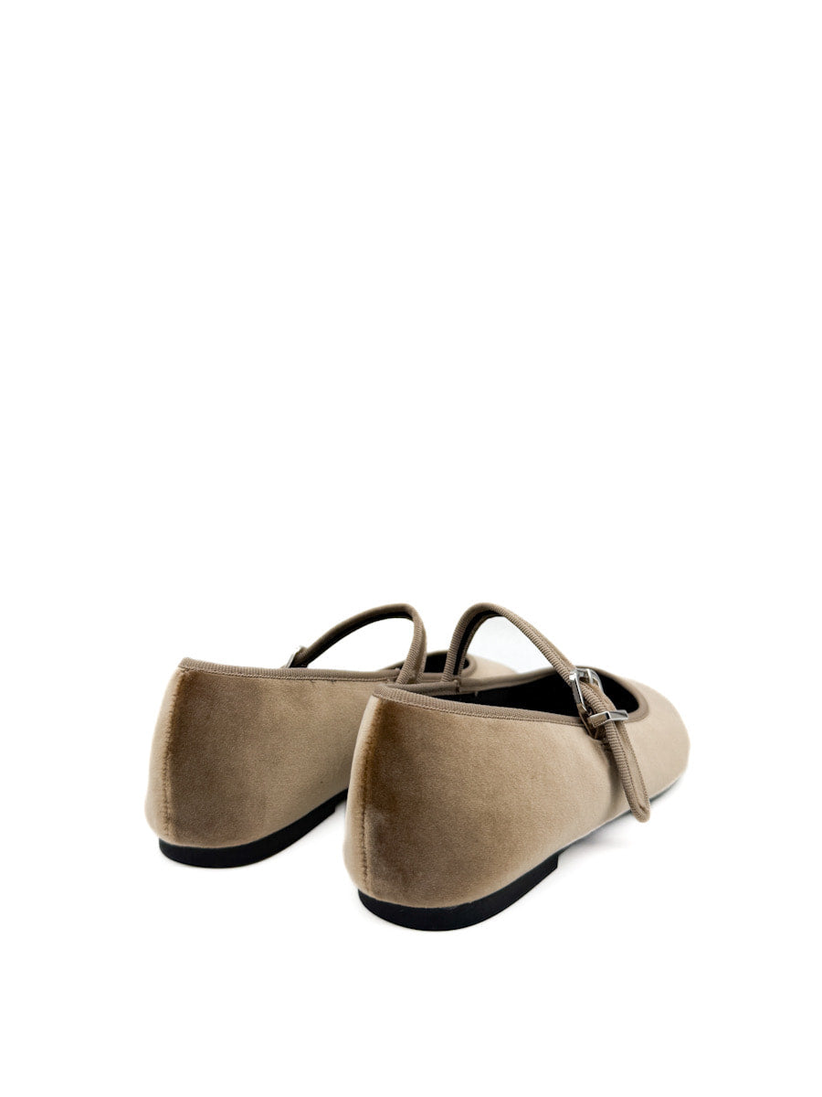 Elegantes Merceditas de Terciopelo  con Hebilla Corina M5630